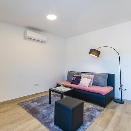 Apartment Finta Rogotin Bagian luar foto