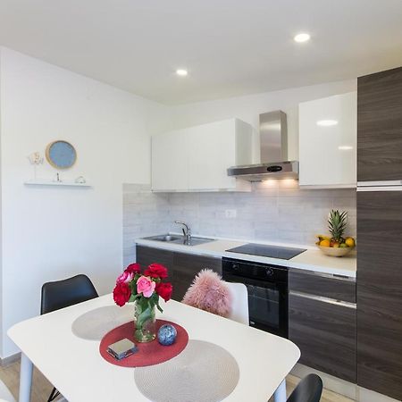 Apartment Finta Rogotin Bagian luar foto