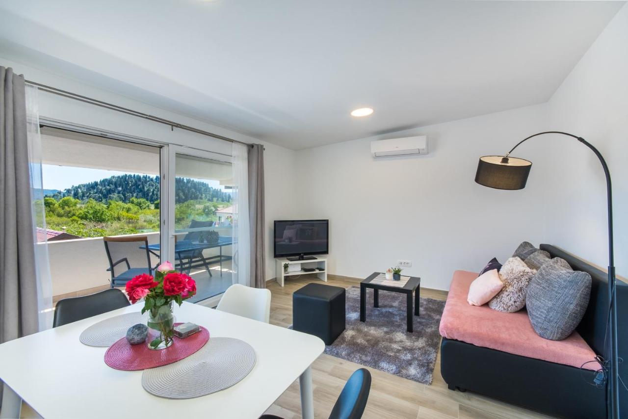 Apartment Finta Rogotin Bagian luar foto