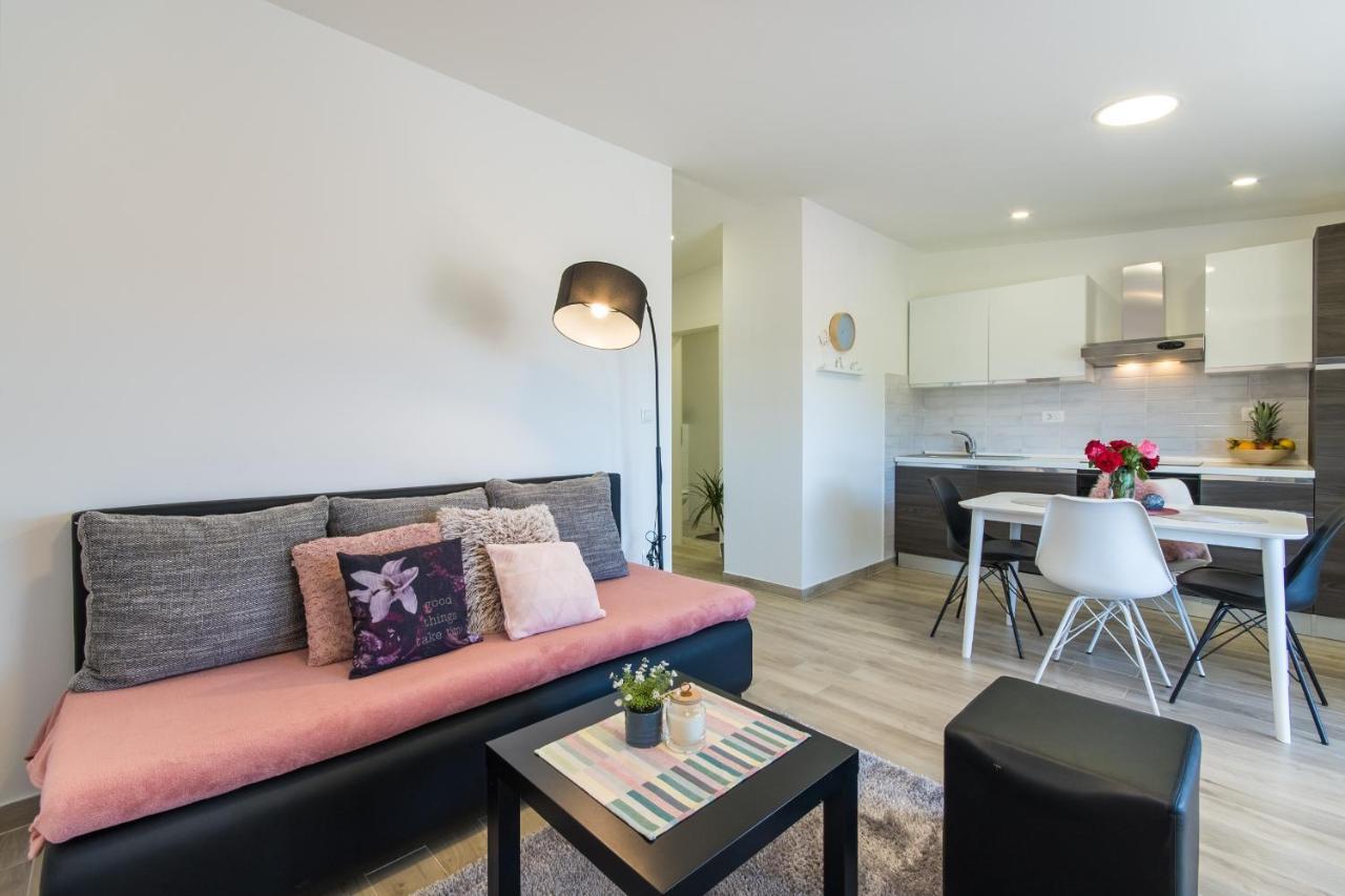 Apartment Finta Rogotin Bagian luar foto